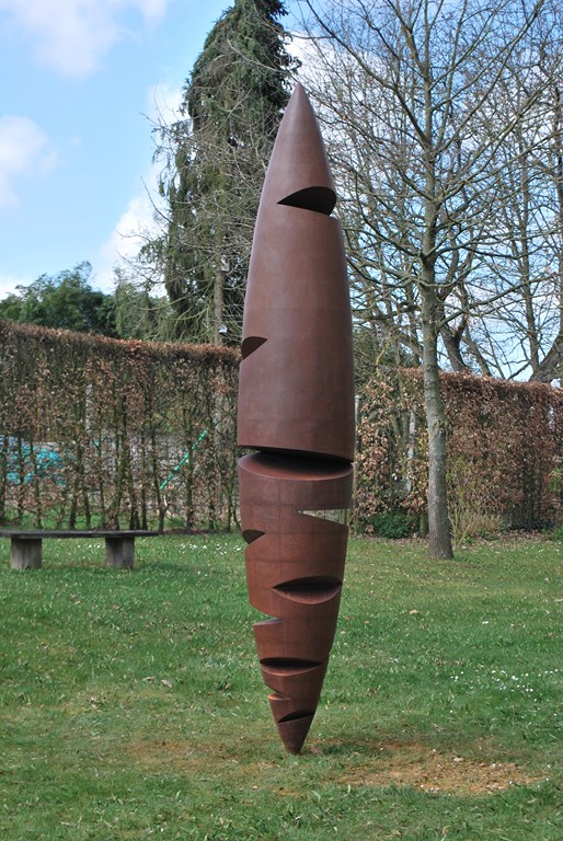 7.Sculpture-acier-corten-hauteur-3-metres-Felix-Valdelievre-2018-Galerie-Beukenhof-Sculptour-2019